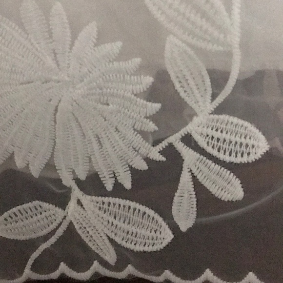 Beautiful sheer white embroidered shirt - Picture 4 of 4